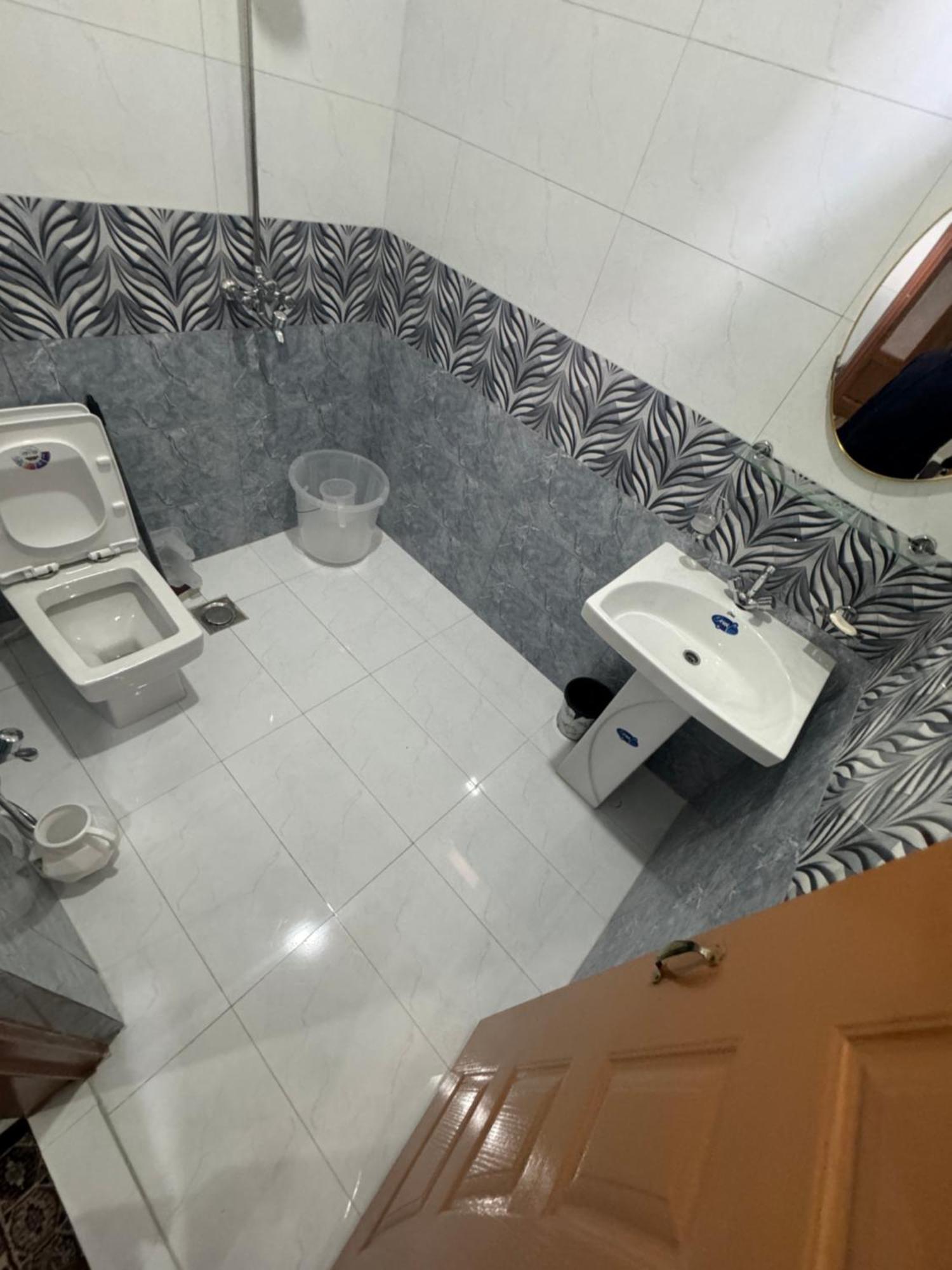 Royal Executive Inn Guest House イスラマバード エクステリア 写真