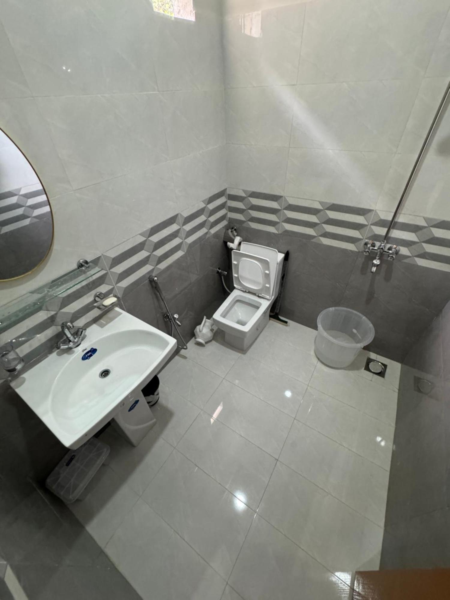 Royal Executive Inn Guest House イスラマバード エクステリア 写真
