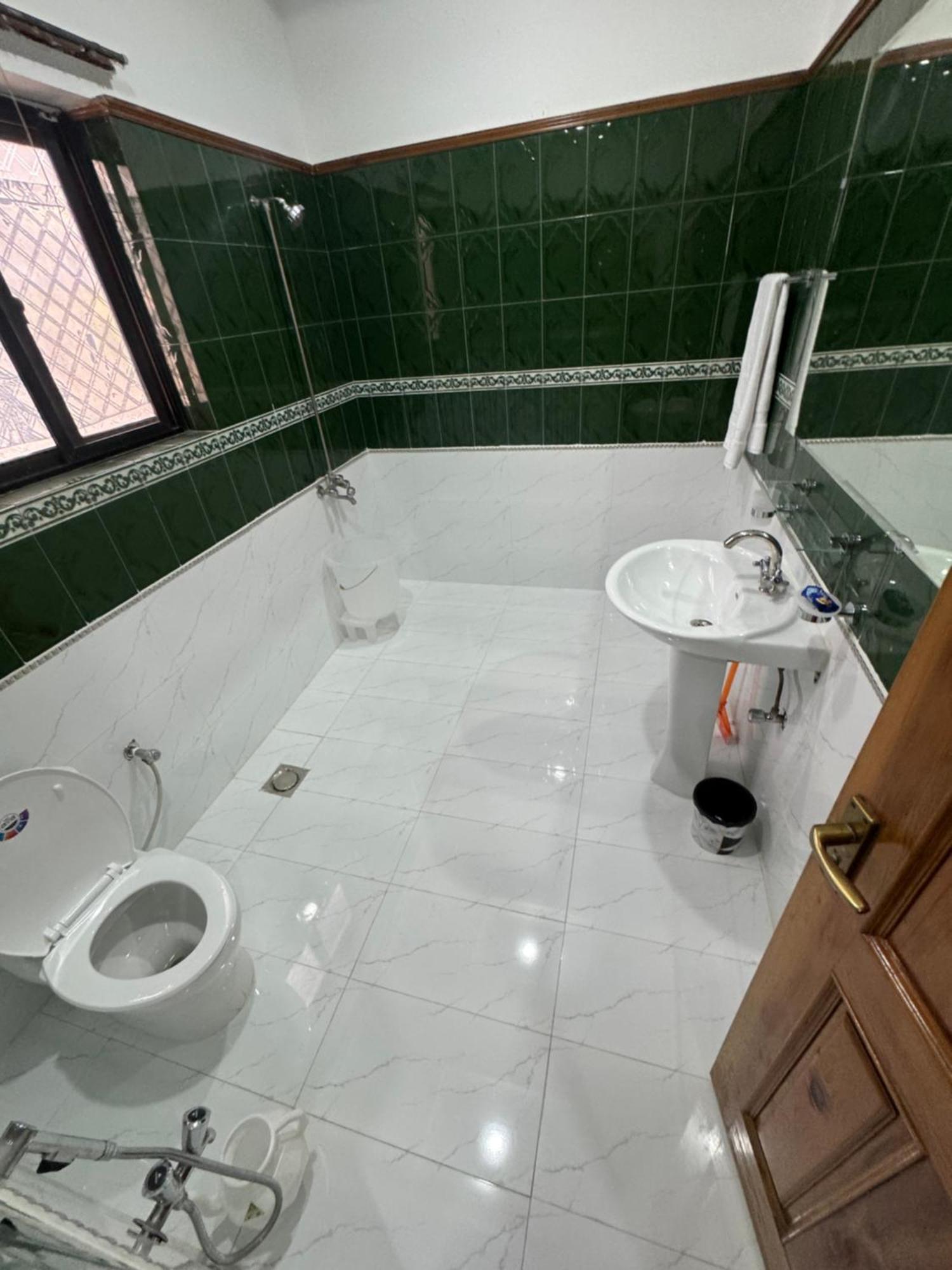 Royal Executive Inn Guest House イスラマバード エクステリア 写真