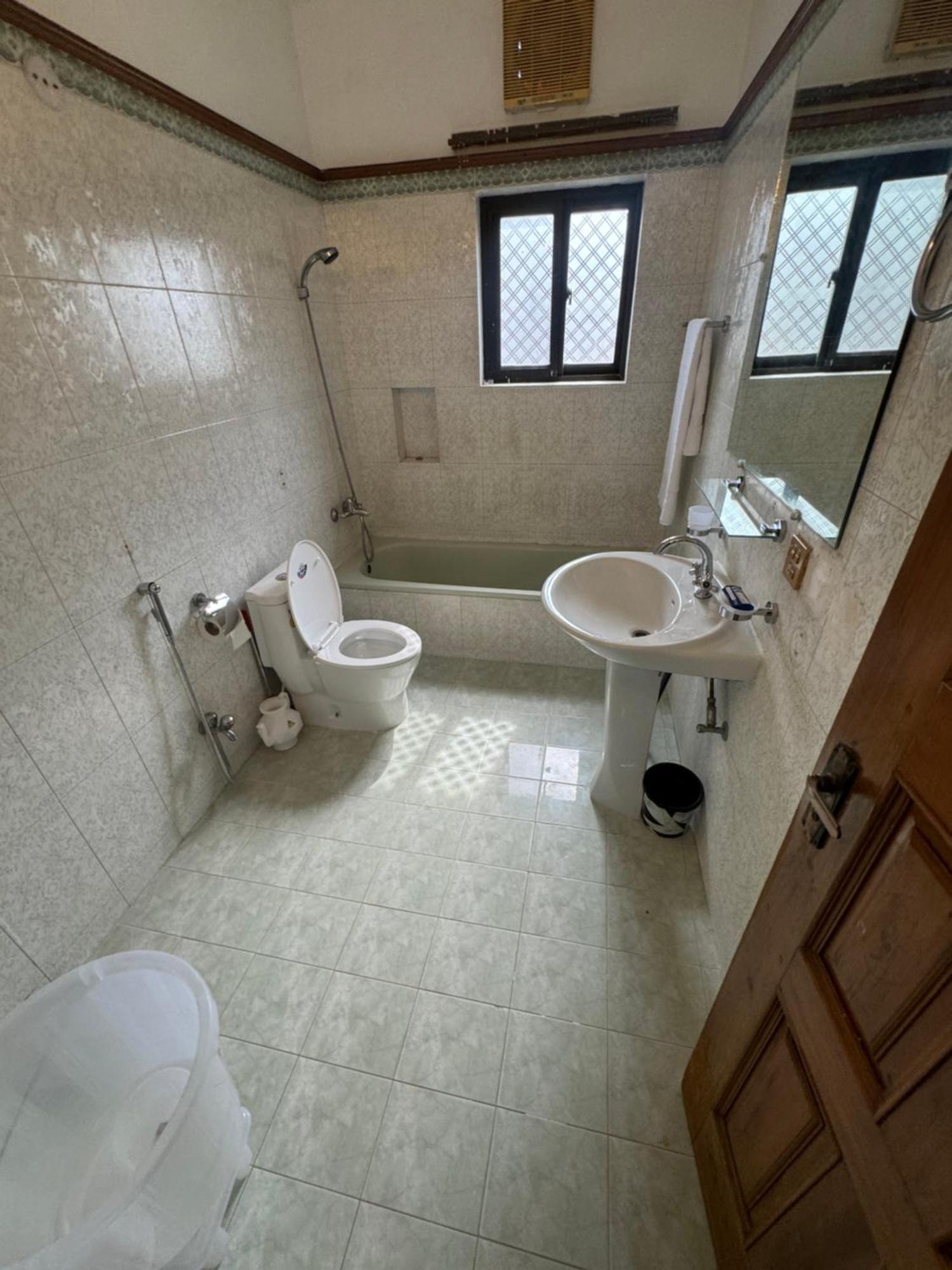 Royal Executive Inn Guest House イスラマバード エクステリア 写真