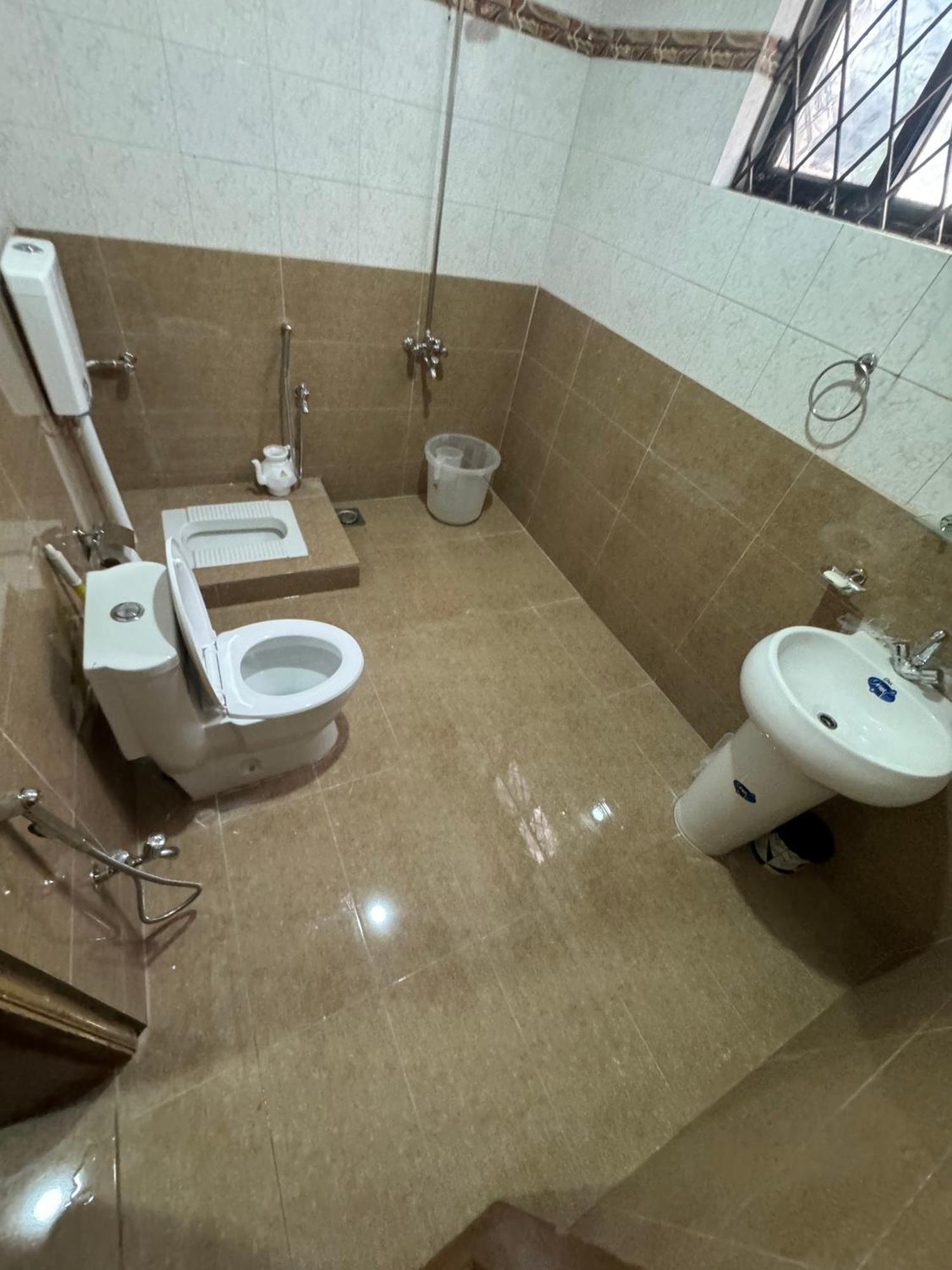Royal Executive Inn Guest House イスラマバード エクステリア 写真