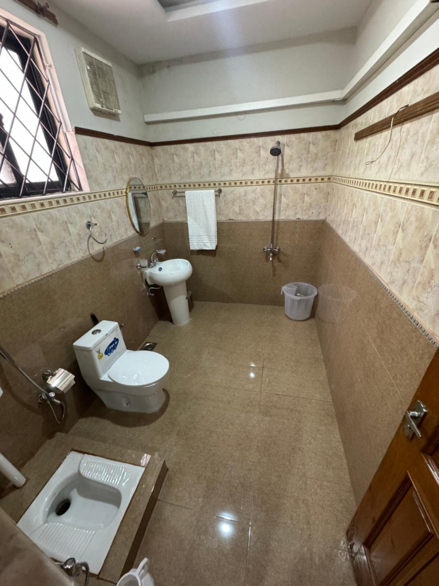 Royal Executive Inn Guest House イスラマバード エクステリア 写真