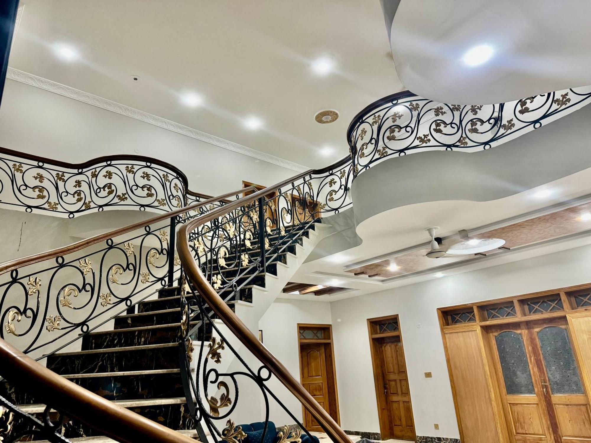 Royal Executive Inn Guest House イスラマバード エクステリア 写真